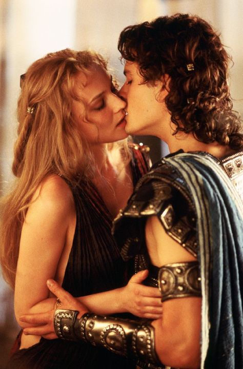 Pin for Later: The Best Movie Kisses of All Time Troy Paris (Orlando Bloom) and Helen (Diane Kruger) share a passionate embrace. Troy Movie, Orlando Bloom Legolas, Movie Kisses, Helen Of Troy, Eric Bana, William Turner, Diane Kruger, Orlando Bloom, Legolas