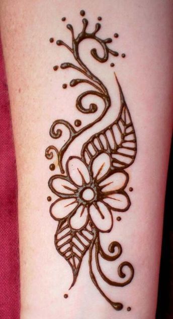 Simple and Easy Henna Flower Designs Simple Henna Patterns, Small Henna Tattoos, Kids Henna, Small Henna Designs, Henna Flower Designs, Henna Flower, Henne Tattoo, Cute Henna Designs, Cute Henna Tattoos