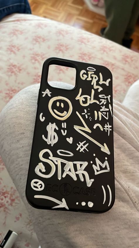 Funda Aesthetic, Graffiti Phone Case, Clear Phone Case Design, Graffiti Lettering Alphabet, Phone Case Diy Paint, Graffiti Text, Wallpaper Iphone Lucu, Graffiti Words, Graffiti Writing