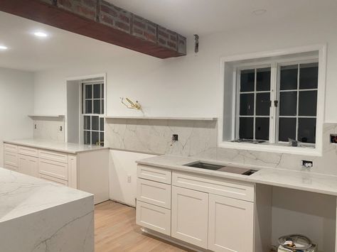 Quartz Backsplash With Floating Shelves, Marble Shelf Kitchen Backsplash, Quartz Open Shelves, Kitchen Quartz Shelf, Quartz Ledge Kitchen, Shelf On Backsplash, Floating Quartz Shelf, Countertop Backsplash With Ledge, Countertop Up The Wall