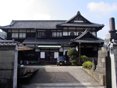 Zenitsu Breathing, Traditional Japanese House Layout, Traditional Japanese Mansion, Japanese Style House Plans, Traditional Japanese House Exterior, Japan House Exterior, Traditional Japanese House Plans, Japanese House Exterior, Kyoto House