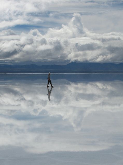 Le miroitement de l'âme She And Her Cat, Clouds In The Sky, Foto Art, Painting Digital, Cloudy Day, Mirror Image, Album Photo, Bolivia, Belle Photo