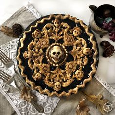 Halloween Pie, Pie Crust Designs, Pie Pastry, Silicon Molds, Pies Art, Spooky Food, Halloween Party Dinner, Halloween Baking, Halloween Dinner