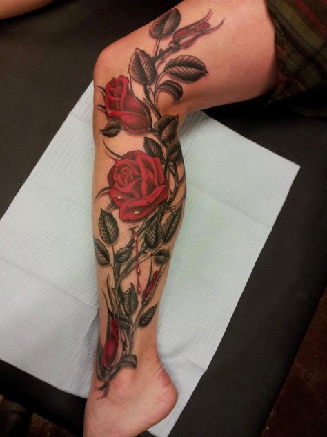 Vine Foot Tattoos, Rose Vine Tattoos, Rose Tattoo On Back, Bauch Tattoos, Omerta Tattoo, Rose Tattoos For Women, Beautiful Tattoos For Women, Red Rose Tattoo, Rose Vine