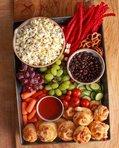 Savory Snack Board, Family Movie Night Snacks, Easy Homemade Snacks, Snacks Diy, Halloween Charcuterie Board, Pizza Pinwheels, Movie Night Dinner, Halloween Charcuterie, Movie Night Food