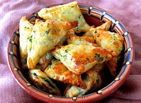 Feta Parcels, Feta Pastry, Recipes Using Puff Pastry, Burek Recipe, How To Make Spinach, Savory Pies Recipes, Feta Recipes, Eating Fast, Creamy Spinach