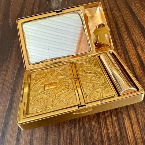 1930s Elgin American Art Deco Gold Tone Trio Compact. Lipstick, Powder, Cigarettes, & Mirror. Lipstick Holder & Powder Pads Have Never Been Used . In Good Vintage Condition For Its Age. Mirror Is Detached As Shown In Photos And Can Easily Be Glued. A Few Scuffs On The Outside But Otherwise Compact Perfection. Measures 2.5" X 4.5". I Also Have The Purse Carrier It Originally Came In But It Isn't In The Best Condition. I Will However, Add It Into The Shipment American Art Deco, Vintage Compact, Art Deco Gold, Lipstick Holder, Makeup Tools Brushes, 70s Fashion, American Art, Womens Makeup, Fashion Inspo