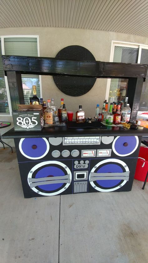 Hip Hop Theme Party Ideas, 2000 Party Theme Early 2000s, 2000 Party Theme, 80s Hip Hop Party, Hip Hop Party Theme, 90s Theme Party Decorations, 90s Hip Hop Party, Hip Hop Birthday Party, 90s Party Ideas