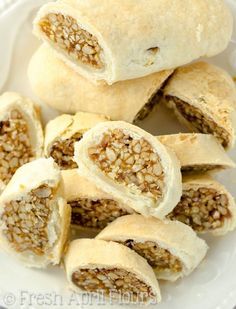 Honey Walnut Cookie Sticks (Sfratti): Traditional Italian cookies made from a spiced honey walnut filling and wrapped in homemade pie crust. Traditional Italian Cookies, European Cookies, Classy Cookies, Jewish Cookies, Satisfying Snacks, Spiced Honey, Almond Biscuits, Homemade Pie Crust, Syrian Food