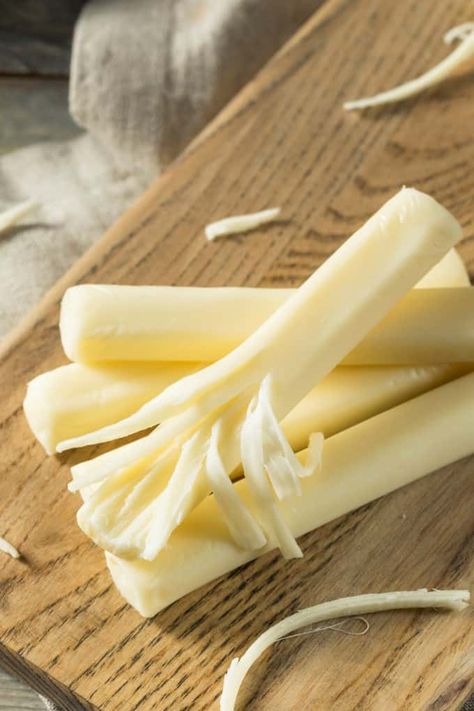 Healthy Organic String Cheese For a Snack Olive Snack, Mozzarella Cheese Sticks, Weight Watchers Snacks, Low Carb Snack, String Cheese, Cheese Sticks, Healthy Snacks For Diabetics, Low Carb Snacks, High Protein Snacks