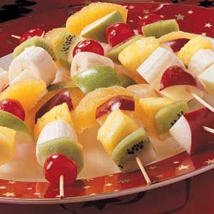 Christmas Fruit Kabobs   Good for Holidays and any meal! Christmas Fruit Kabobs, Fruit Kabobs Kids, Christmas Finger Foods, Fruit Kebabs, Fruit Sticks, Fruit Appetizers, Fruit Recipe, Kids Juice, Child Nutrition