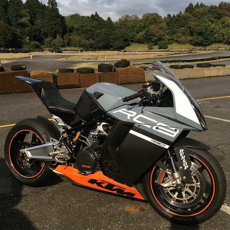 2011 KTM 1190 RC8 R Tricolor Ktm Rc8 1190, Ktm Rc8, Ktm Supermoto, Xe Ducati, Tipografi 3d, Ktm Motorcycles, Ktm Rc, Concept Motorcycles, Bike Photoshoot