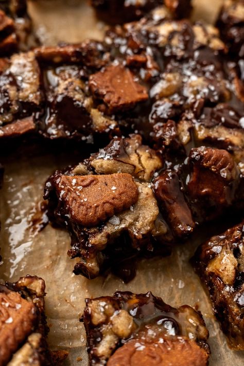 Soft Chocolate Chip Cookie Bars, Butterscotch Cookie Bars, Vegan Butterscotch, Chocolate Chip Cookie Bar, Soft Chocolate Chip Cookie, Butterscotch Cookies, Biscoff Cookie Butter, Butterscotch Sauce, Vegan Holiday Recipes