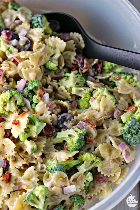 Broccoli and Grape Pasta Salad | by Renee's Kitchen Adventures - Easy recipe for a fresh broccoli and grape side dish perfect for your BBQ or summer party! Pasta Broccoli Salad, Broccoli Grape Pasta Salad, Grape Pasta Salad, Grape Pasta, Pasta Food Recipes, Bacon Pasta Salad, Broccoli Pasta Salads, Winning Recipes, Pastas Recipes