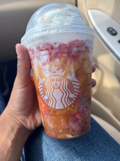 Frappe Aesthetic, Strawberry Frappe, Starbucks Vanilla, Caramel Drizzle, Starbucks Frappuccino, Starbucks Drinks Recipes, Strawberry Puree, Starbucks Recipes, Aesthetic Tiktok