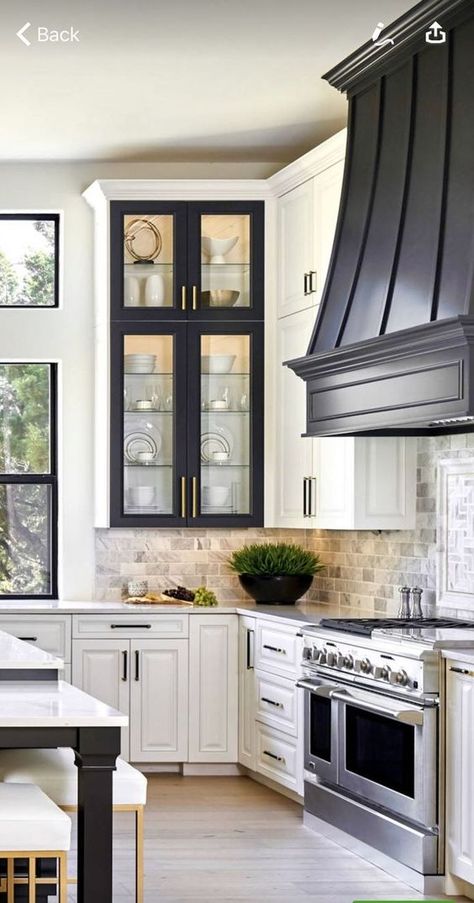 Kabinet Dapur, Kitchen Hoods, Kitchen Inspiration Design, Farmhouse Style Kitchen, Modern Farmhouse Kitchens, Kitchen Redo, Kitchen Remodel Idea, Breakfast Nook, Beautiful Kitchens