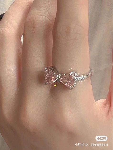 Douyin Rings, Wonyoungism Accessories, Cute Korean Things To Buy, Aesthetic Korean Jewelry, Aesthetic Korean Accessories, Aesthetic Cute Outfits Korean, Cute Korean Accessories, Chinese Jewelry Aesthetic, Ulzzang Jewelry