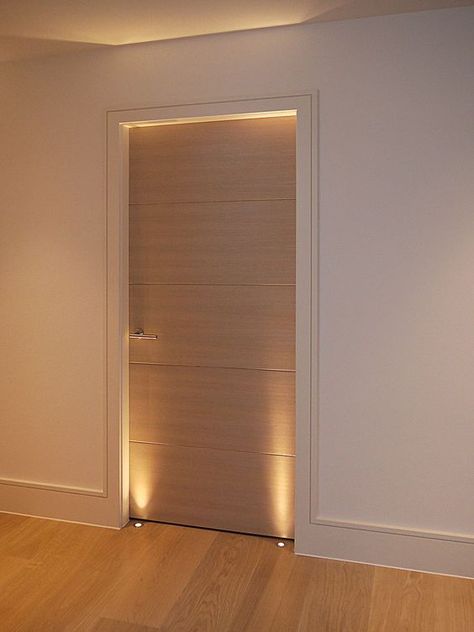 Door Architrave Ideas, Doors Without Frame, Floor Molding Ideas, Modern Architrave, Modern Skirting Boards, Modern Door Trim, Skirting Board Ideas, Trim Casing, Modern Baseboards