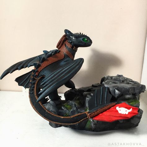 This is my handmade figurine #httyd #httydfanart #httydhiddenworld #toothless #hiccup #nightfury #lightfury #howtotrainyourdragon #httydhomecoming Toothless Sculpture, Toothless Toy, Toothless Hiccup, Cool 3d Prints, Httyd Toothless, Httyd Art, Toothless Dragon, Dragon Movies, Dragon Hoodie