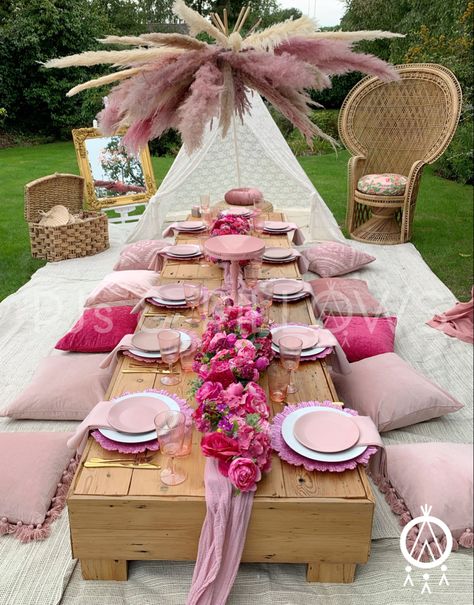 Cute Pink Picnic Ideas, Boho Brunch Birthday Party, Pink Boho Picnic Party, Pink Bridal Shower Picnic, Boohoo Picnic Set Up, Boho Birthday Picnic, Pink Boho Birthday Party, Picnic Brunch Birthday Party, Boho Picnic Set Up