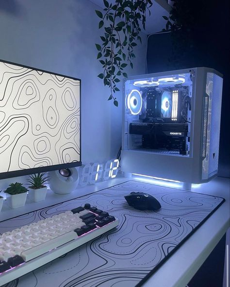 Clean Gaming Pc Setup, Pc Set Up Aesthetic Black, White Gaming Room Setup, All White Computer Setup, Clean Gamer Setup, Dream Setup Gaming, White Rgb Gaming Setup, Gamer Computer Setup, Pc Setup Aesthetic Gaming