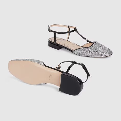 Shop the Women's Double G ballet flat in silver at GUCCI.COM. Enjoy Free Shipping and Complimentary Gift Wrapping. Designer Ballet Flats, Flats For Women, Italy Print, Ballet Flat, Wedding Looks, Silver Glitter, Harrods, Ballet Flats, Designing Women