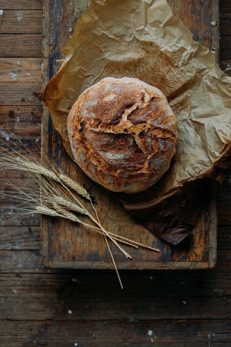 خبز فرنسي, Bread Photography, Baking Photography, Pane Casereccio, Bread Shop, Loaf Of Bread, Food Photography Inspiration, Food Photography Tips, Food Photography Styling