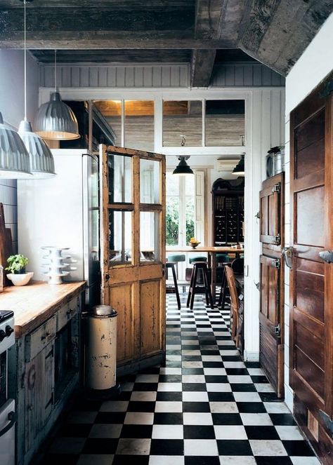 15 Black and White Floor Tile Ideas: Homes with checkered flooring Checkered Floor Kitchen, Slate Floor Kitchen, Modern Farmhouse Flooring, White Kitchen Floor, White Tile Kitchen Floor, Slate Kitchen, Checkered Floor, Beautiful Tile Floor, Interior Design Blogs