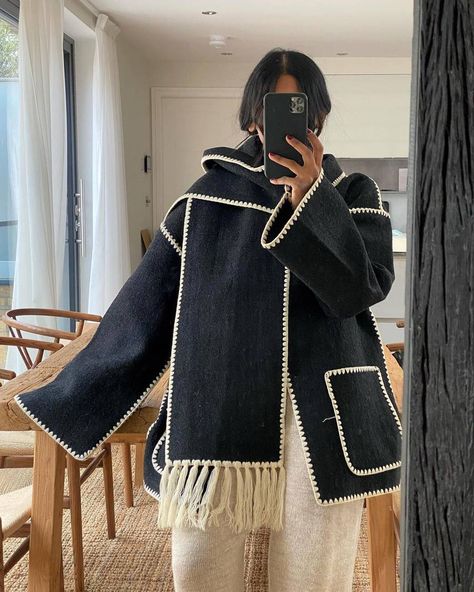 Winter Coat Black, Scarf Coat, Blanket Jacket, Outerwear Trends, Mode Instagram, Scarf Jacket, Blanket Coat, Coat Trends, Long Trench