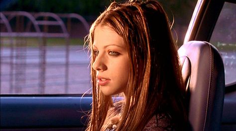 Mysterious Skin (2004) Wendy Mysterious Skin, Mysterious Skin, Michelle Trachtenberg, Grunge Hair, Film Stills, Movies Showing, Zip File, Movies And Tv Shows, Pretty People