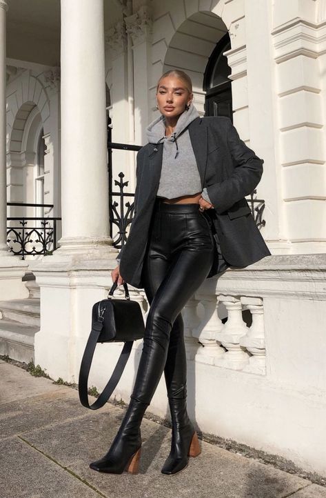 Jess Hunt Outfit, Jess Hunt, Look Legging, Black Leggings Outfit, Leather Pants Outfit, Chic Fall Outfits, Style 2023, Black Leather Pants, Legging Outfits