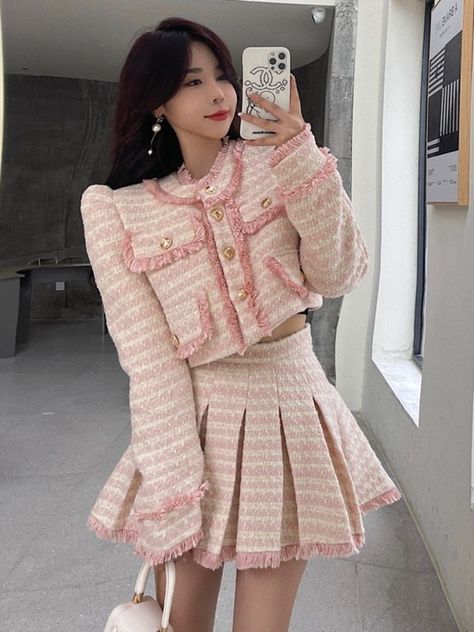 none Channel Two Piece, Pink Professional Outfit, Winter Pink Outfit, Pink Tweed Jacket Outfit, Pink Outfit Winter, Pink Suit Skirt, Pink Tweed Set, Woman Code, Mode Gyaru