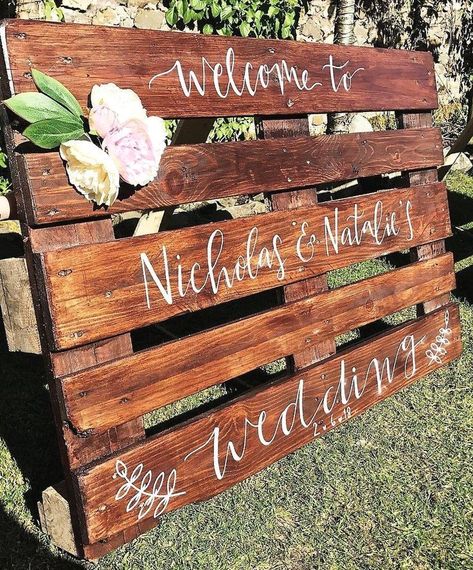 Pallet Wedding Decor, Pallet Wedding Signs, Repurposed Pallets, Pallets Projects, Pallet Wedding, Deco Champetre, Wedding Decoration Ideas, Pallet Decor, Recycled Pallets