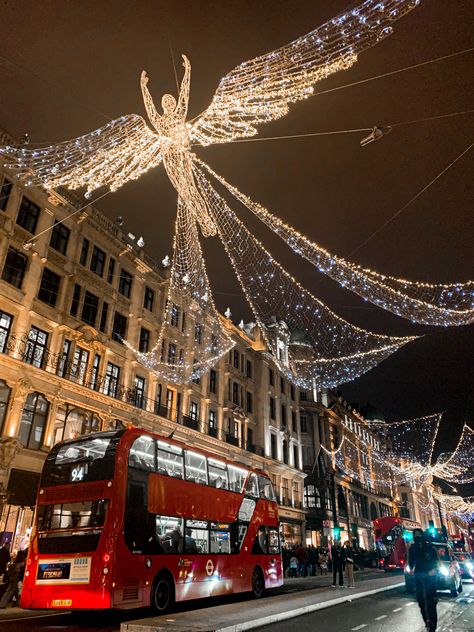 Christmas In England Aesthetic, Xmas In London, London In December Aesthetic, London Cristhmas Aesthetic, December In London, Uk Winter Aesthetic, Aethetics Picture Wallpaper, Wreaths Christmas Diy, London Christmas Wallpaper