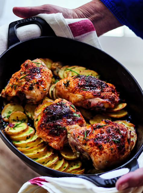 Ina Garten's Skillet-Roasted Chicken & Potatoes Is the Coziest Date Night Mealthepioneerwoman Roasted Chicken And Potatoes, Chicken Skillet, Iron Skillet Recipes, Chicken And Potatoes, Ina Garten Recipes, Date Night Recipes, Cast Iron Skillet Recipes, Barefoot Contessa, Chicken Potatoes