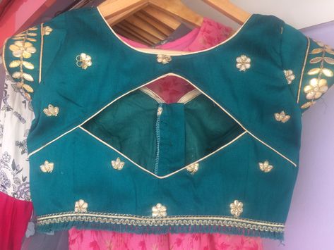 Saree blouse with side zip Blouse With Side Zip, Saree Blouse Neck Designs, Blouse Neck, Sari Blouse, Blouse Neck Designs, Blouse Design Models, Designer Blouses, Blouse Pattern, Blouse Patterns