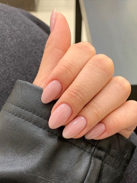 Cute Short Acrylic Nails Almond Shape, Neutral Simple Nails, Almond Shape Nails Neutral, Simple Almond Nails Designs Neutral, Short Almond Shaped Acrylic Nails, Short Almond Nails Designs 2024, Acrylic Nails Neutral Colors, Neutral Almond Acrylic Nails, Kyle Nails