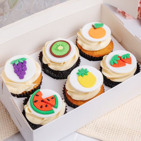 Fruit Themed Cupcakes, Fruity Cupcakes, Vanilla And Chocolate Cupcakes, Cupcake Wars, Cupcake Designs, Cake Decorating Designs, Fondant Cupcakes, Different Fruits, Printed Cups