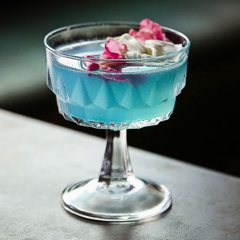 A New Orleans Sour With a Spooky Twist: The Blue Lady Floral Drink, Beverage Ideas, American Cocktails, Blue Drink, Pretty Cocktails, Floral Cocktails, Blue Cocktails, Spring Cocktails, Flower Water