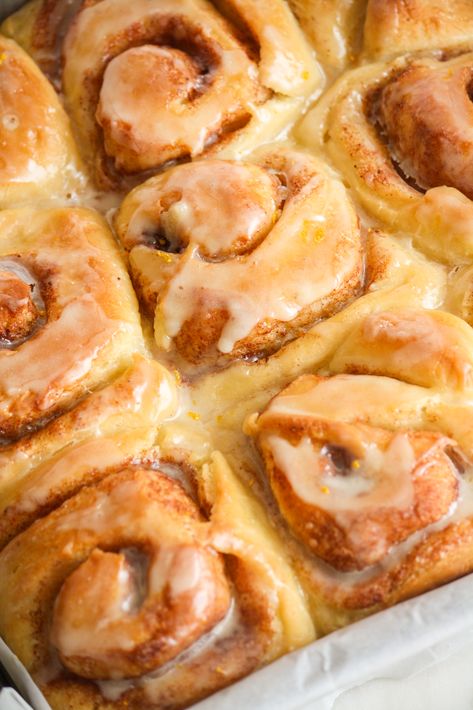 Orange Cinnamon Rolls Eggless Cinnamon Rolls, Orange Frosting For Cinnamon Rolls, Cinnamon Rolls Eggless, Orange Cinnamon Rolls Homemade, Orange Glazed Cinnamon Rolls, Cinnabon Rolls, Orange Cinnamon Rolls, Pecan Cinnamon Rolls, Fluffy Cinnamon Rolls