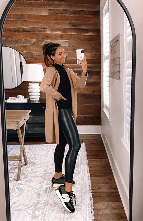 How to Style J.Crew Juliette Sweater Blazer - Blushing Rose Style Blog Vegan Leather Shirt Outfit, Glossy Leggings Outfit, Casual Birthday Lunch Outfit, Neutral Outfits Women Casual, Sporting Event Outfit Fall, Mode Des Leggings, Stile Casual Chic, Look Legging, Leather Leggings Outfit