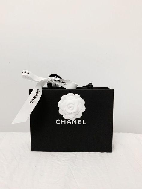 Chanel Packaging Design, Chanel Branding Design, Chanel Box Packaging, Chanel Paper Bag, Chanel Branding, Chanel Packaging, Chanel Gift Bag, Bag Branding, Chanel Coin Purse