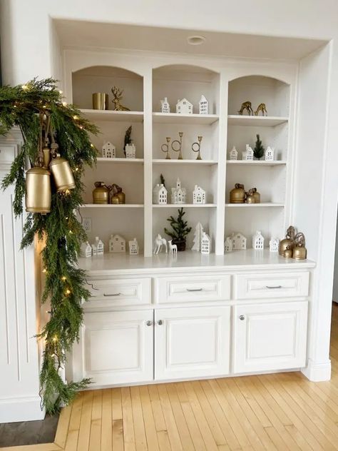 Christmas Decorating Ideas - Decorate Shelves For Christmas, Christmas Decor Ideas For Shelves, Christmas Built In Shelves Decor, Decorating Bookshelves For Christmas, Decorating Shelves For Christmas, Decorating Built In Shelves Living Room, Christmas Bookshelf Decor, Decorating Built In Shelves, Built In Shelf Decor