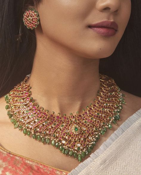 Cocktail Gowns Evening Party Indian, Diamond Tussi Necklace, Traditional Kundan Choker, 30 Gms Gold Necklace Set, Ruby Earrings Indian, Temple Jewellery Earrings, Temple Jewelry Necklace, Kundan Jewellery Bridal, Bridal Necklace Designs