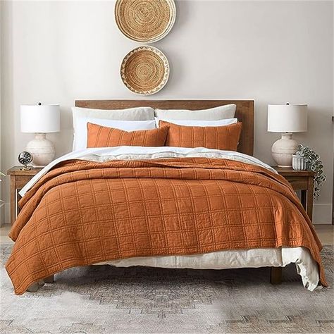 High quality material: Our 3-piece quilt set is made of 100% cotton, which is skin friendly and breathable with an indescribable comfortable feeling! The geometric patterns stitched together add a sense of design and beauty to the solid colored quilt. Orange Bedspread, Burnt Orange Bedroom, Cotton Quilt Set, Orange Bedding, Bedroom Orange, Cotton Bedding Sets, Twin Quilt, Decoration Inspiration, Coverlet Set