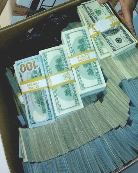 pinterest: @ayeteee🤘🏽 Stacks Of Money, Kota Bharu, Mo Money, Money Generator, Fake Money, Money Stacks, Money Pictures, Gold Money, Money On My Mind