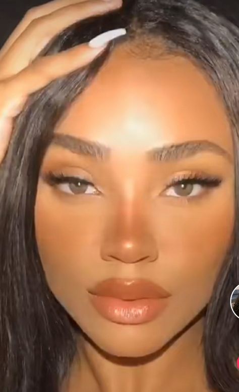 Big Foxy Eyes, Slim V Shaped Face Aesthetic, Amber Eyes Black Women, Fox Eyes Black Women, Symmetrical Face Aesthetic, Upturned Almond Eyes, Big Siren Eyes, Feline Eyes Natural, Slim Face Girl Aesthetic