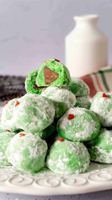 Grinch Cookie, Peppermint Brownie Cookies, Snowball Cookies Recipe, Natashas Kitchen, Hershey Kiss Cookies, Snowballs Recipe, Snowball Cookie Recipe, Grinch Cookies, Grinch Christmas Party