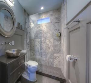 20 Gorgeous Small Bathrooms to Inspire Your Reno: Can You Believe This? 60 Sq. Ft. of Small Bathroom Awesomeness Makeover Kamar Mandi, Very Small Bathroom, Window In Shower, Bathroom Shower Design, Tiny Bathrooms, Bathroom Windows, Bad Design, Small Bathroom Design, Tiny Bathroom