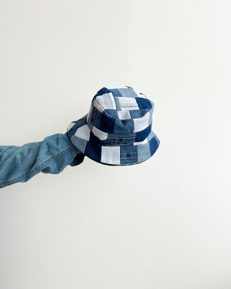 Denim Bucket Hat Pattern, Denim Hat Diy, Diy Denim Bucket Hat, Bucket Hats Diy, Jeans Patchwork Diy, Denim Accessories Diy, Hats Diy Ideas, Denim Diy Upcycling, Bucket Hat Leather